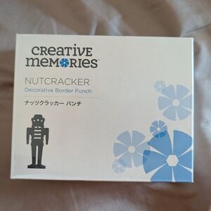 Creative Memories Nutcracker Decorative Border Punch - White & Blue